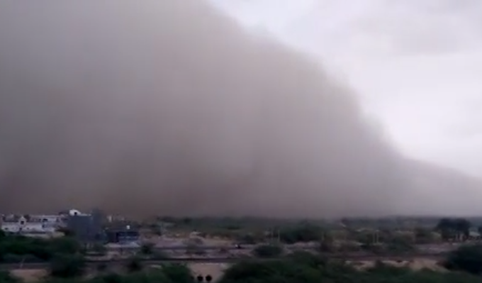 印度沙尘暴和暴雨灾害
